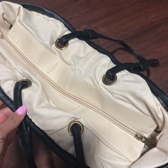 Stylish Tan and Black Women's Tote Bag Leather Strap Large Tote Zip Top NWT - Picture 6 of 6
